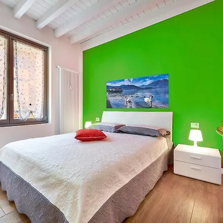 Liberty Apt Lierna شقة *