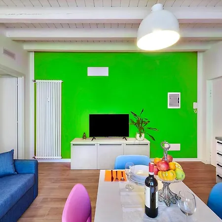 Liberty Apt Lierna شقة *