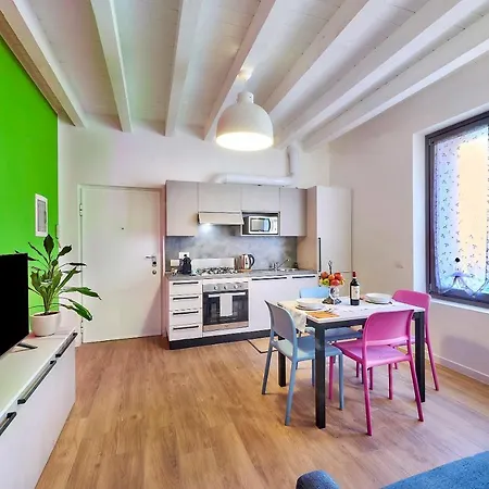 Liberty Apt Lierna شقة *